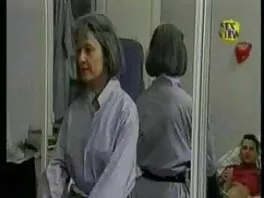 Busty შავგვრემანი babe იღებს banged ოფისში
