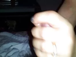 ნერდი კოედმა იცის როგორ შეასრულოს სტრიპტიზი და ემსახუროს მამალს