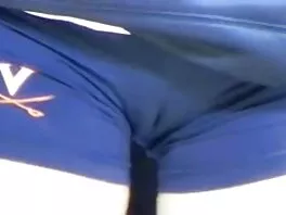 კაფეტერიის მენეჯერი აბრაზებს ქერა მეძავს საპირისპირო ძროხის გოგოში
