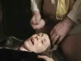 გოგონა დაიღალა მოსაწყენი ქმრისგან და მეგობართან წავიდა დასაკაკუნებლად