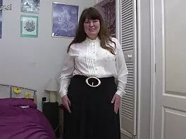 მას შემდეგ, რაც ღრმა blowjob დაუჯერებელი slut jumps on dick for ride
