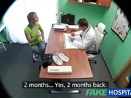 მია მალკოვა ურჩხულ მამალს იწოვს და ფეთქავს
